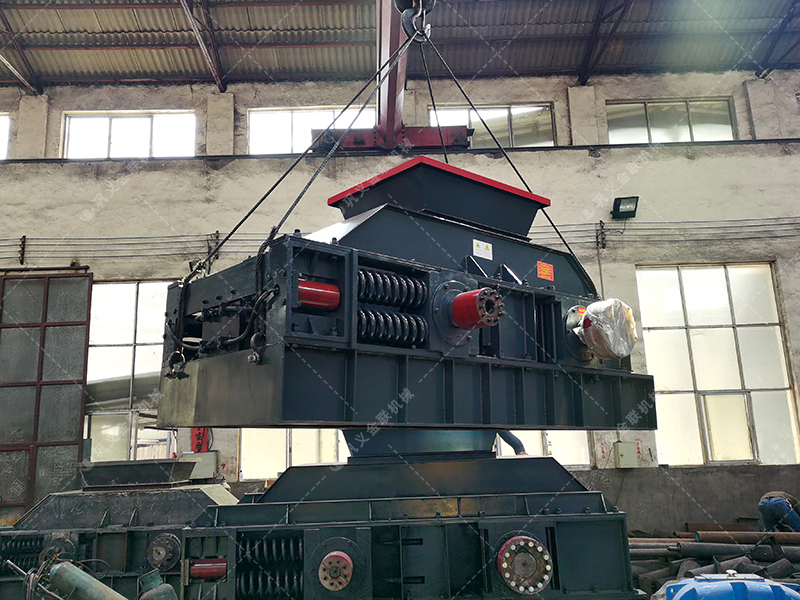 2PG1007中型半自動液壓對輥破碎機(jī)發(fā)貨 發(fā)往河南